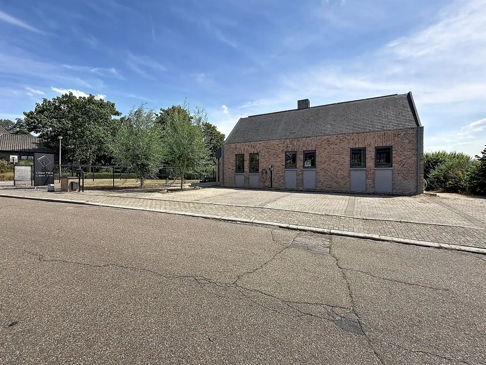 Huis met praktijkruimte, 4 slpks,  2 bdks, 10a 34ca foto 4