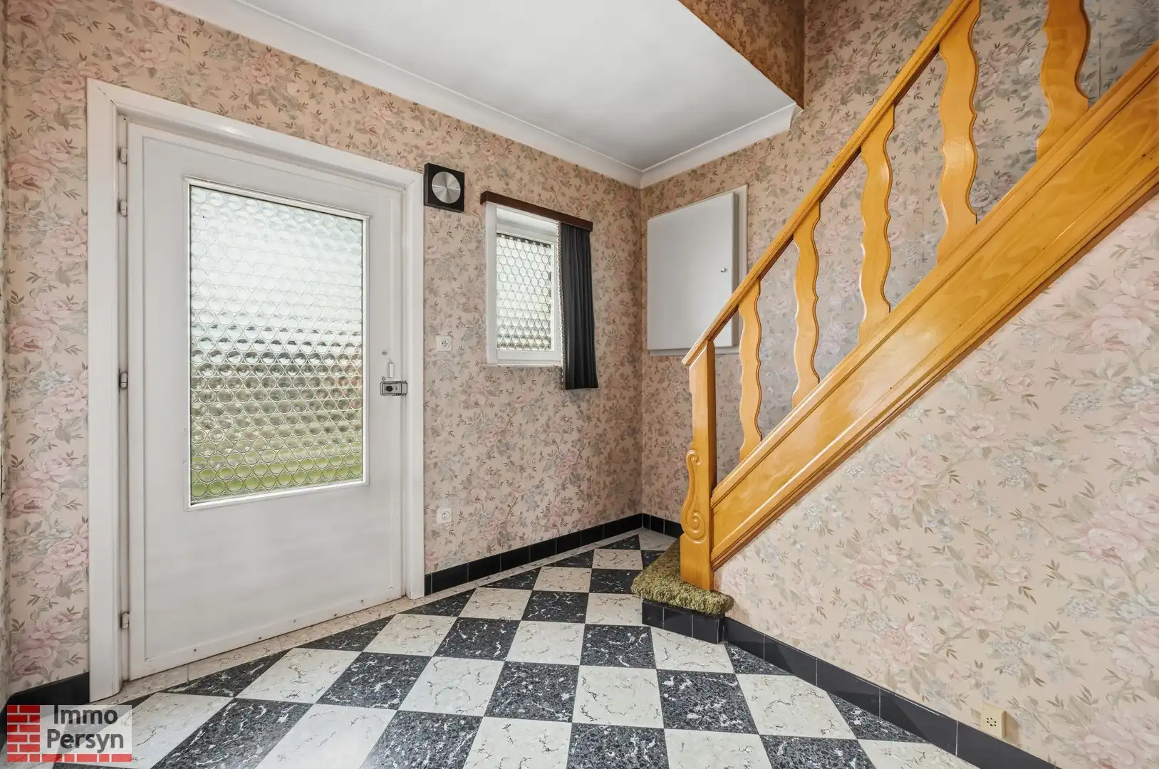 Karaktervolle renovatiewoning met achteruitweg te Messelbroek foto 2
