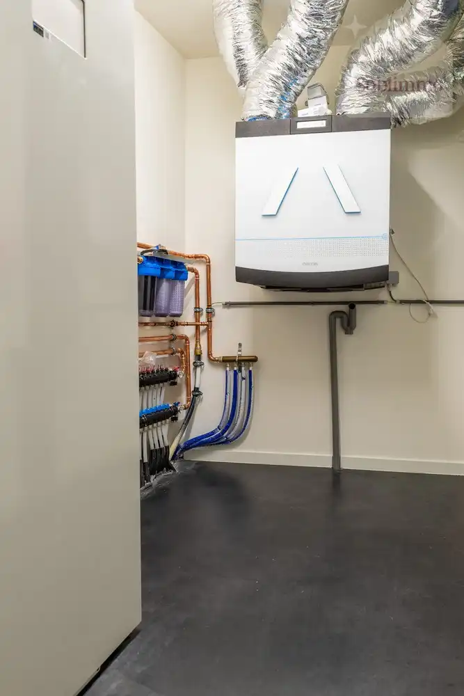 Volledig gerenoveerde karakterwoning met prachtige aangelegde tuin, polyvalente ruimte en 3 slaapkamers foto 18