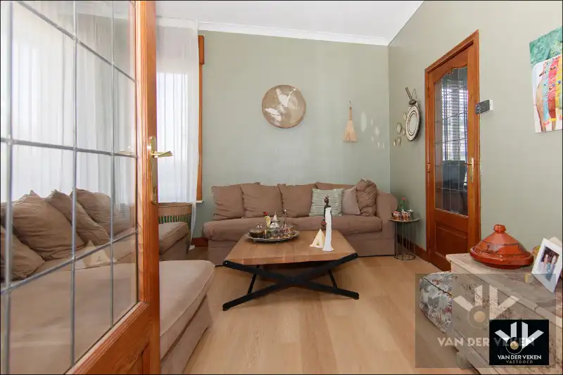 GROTENDEELS GERENOVEERDE GEZINSWONING foto 15