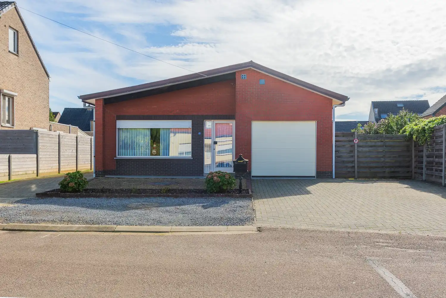 Ruime gelijkvloerse woning op een perceel van 1.114m² nabij het centrum van Meerhout foto 2