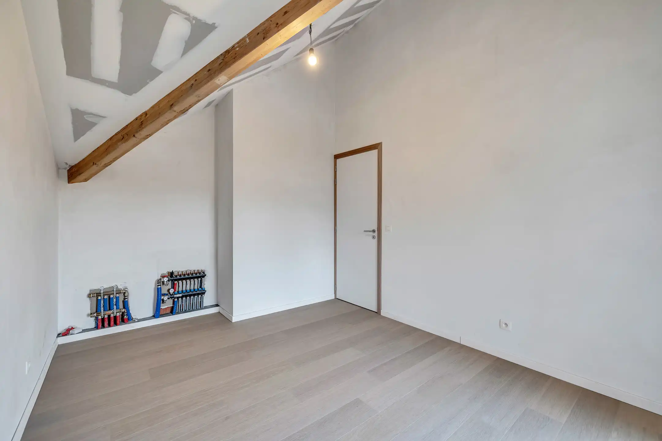Prachtige half open nieuwbouwwoning in uniek woonerf foto 17