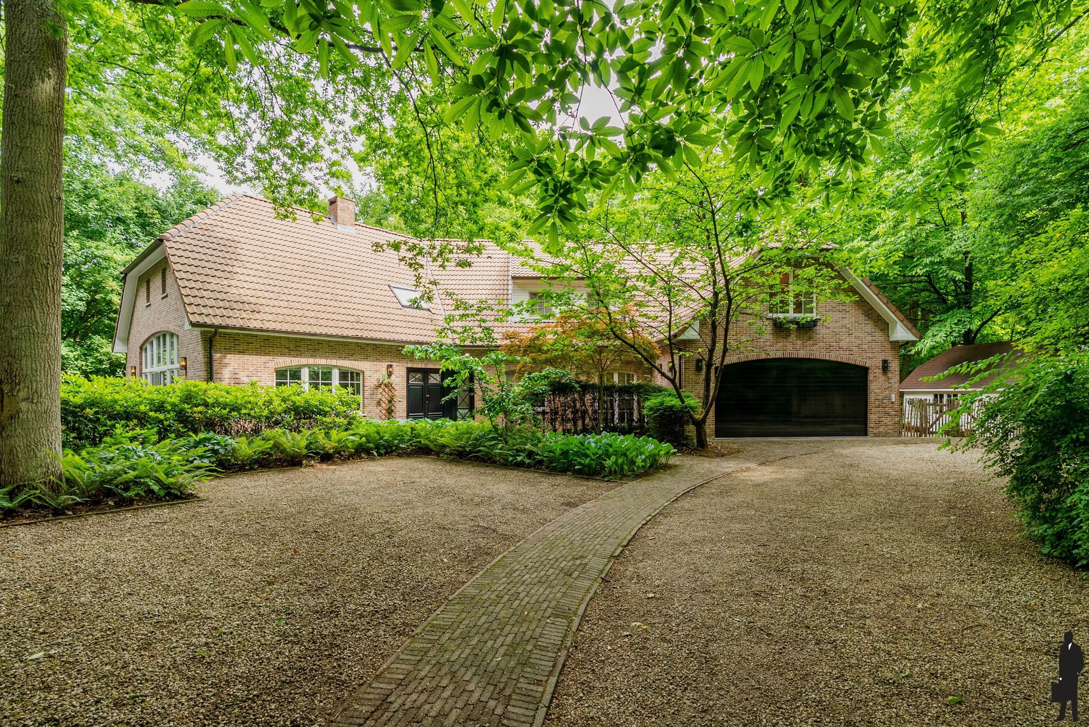 Exclusieve villa met zwemvijver op 2.543 m² foto 2