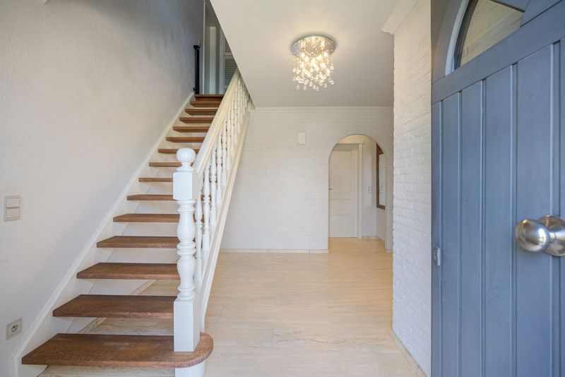 Luxueuze en instapklare woning met garages en tuin foto 15
