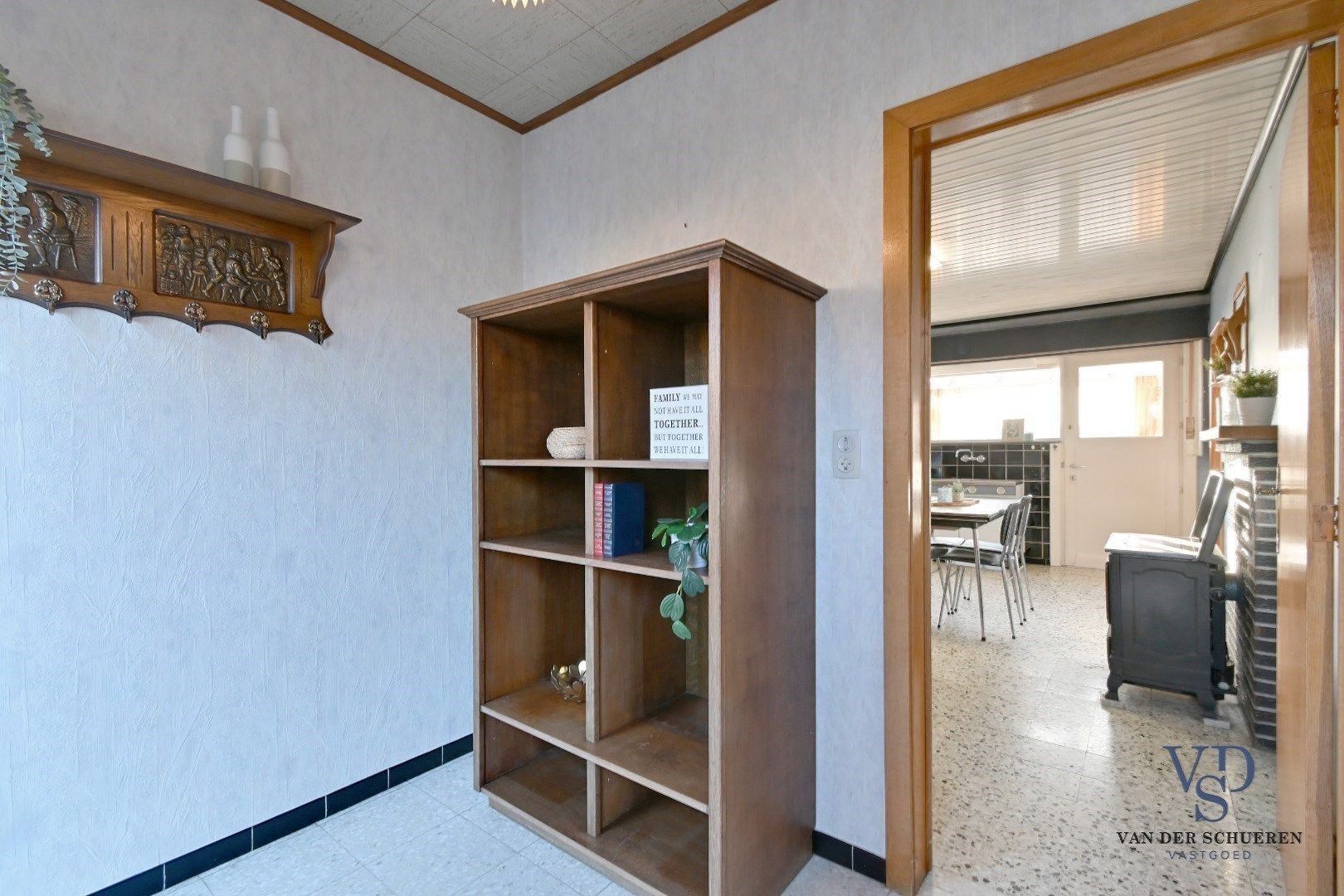 Degelijke bungalowwoning gelegen in een rustige verkaveling foto 3