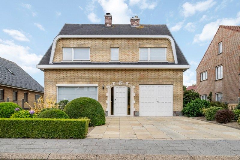 Hoofdfoto van de publicatie: Veelzijdige villa met garage, werkplaats en 4 slaapkamers in Jabbeke