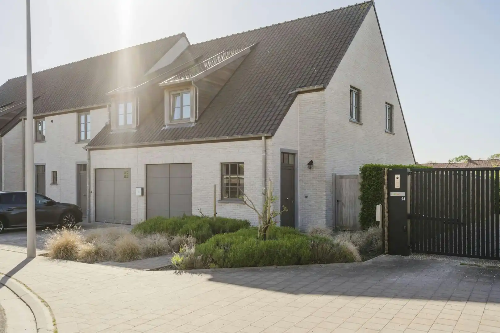 Recente halfopen hoekwoning met 3 slaapkamers in Rollegem foto 2