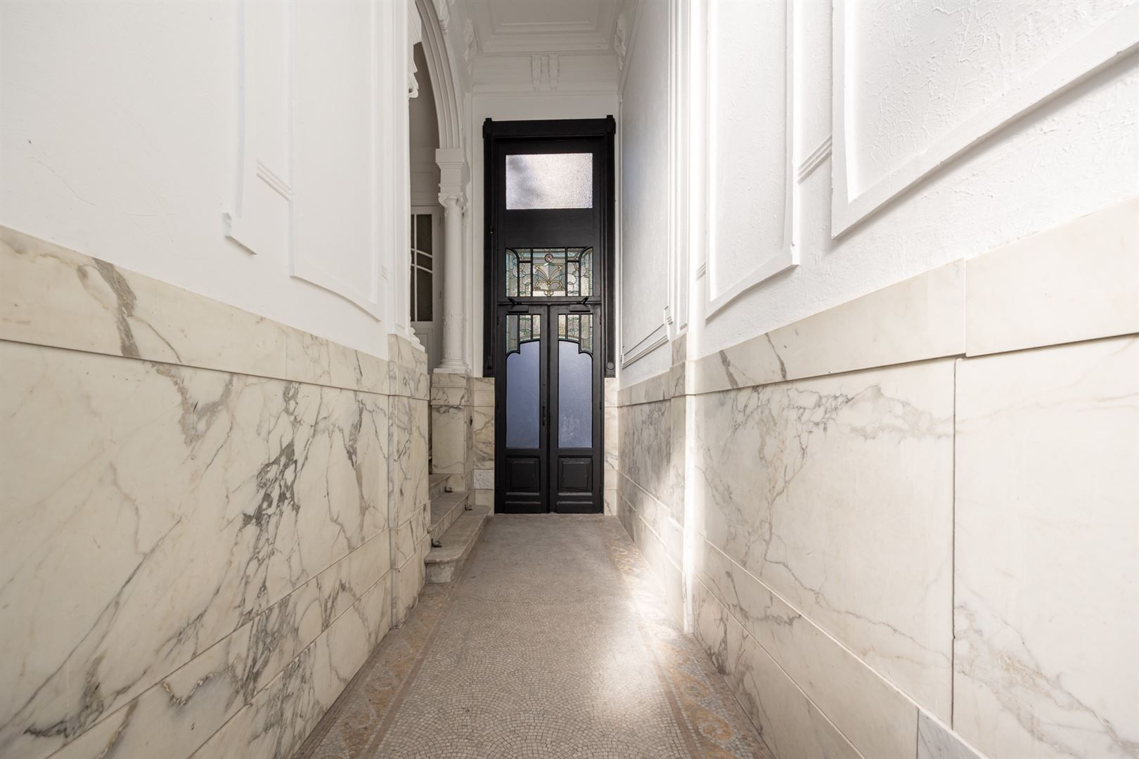 Elegant gelijkvloers in gerenoveerd Art Nouveau gebouw foto 24