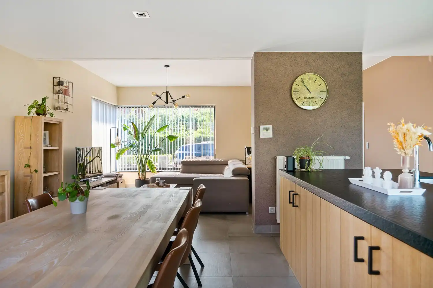 Instapklare, gerenoveerde woning met garage op toplocatie in Broechem! foto 6