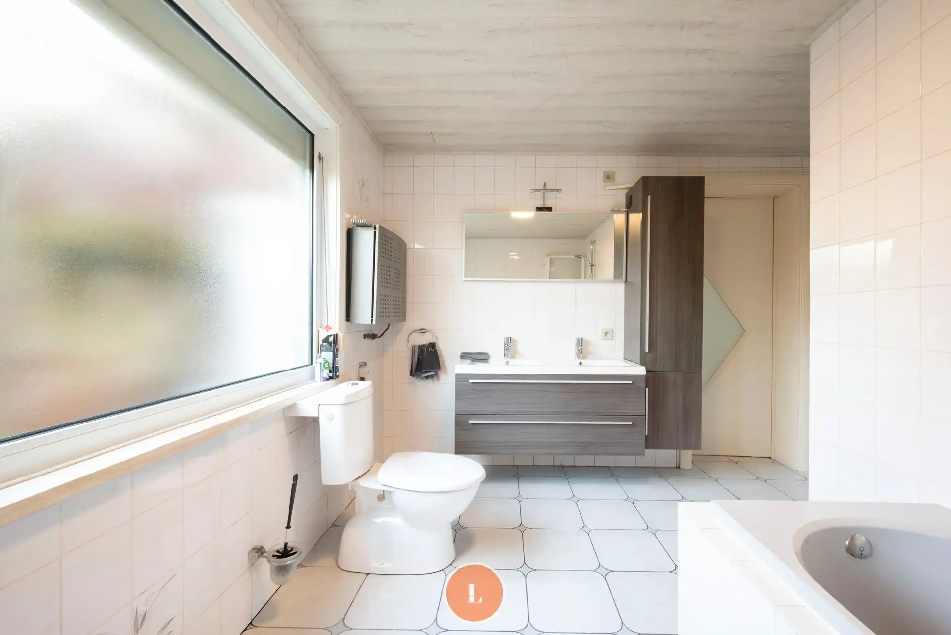 Op te frissen woning met 4 slaapkamers en tuin in Menen foto 7