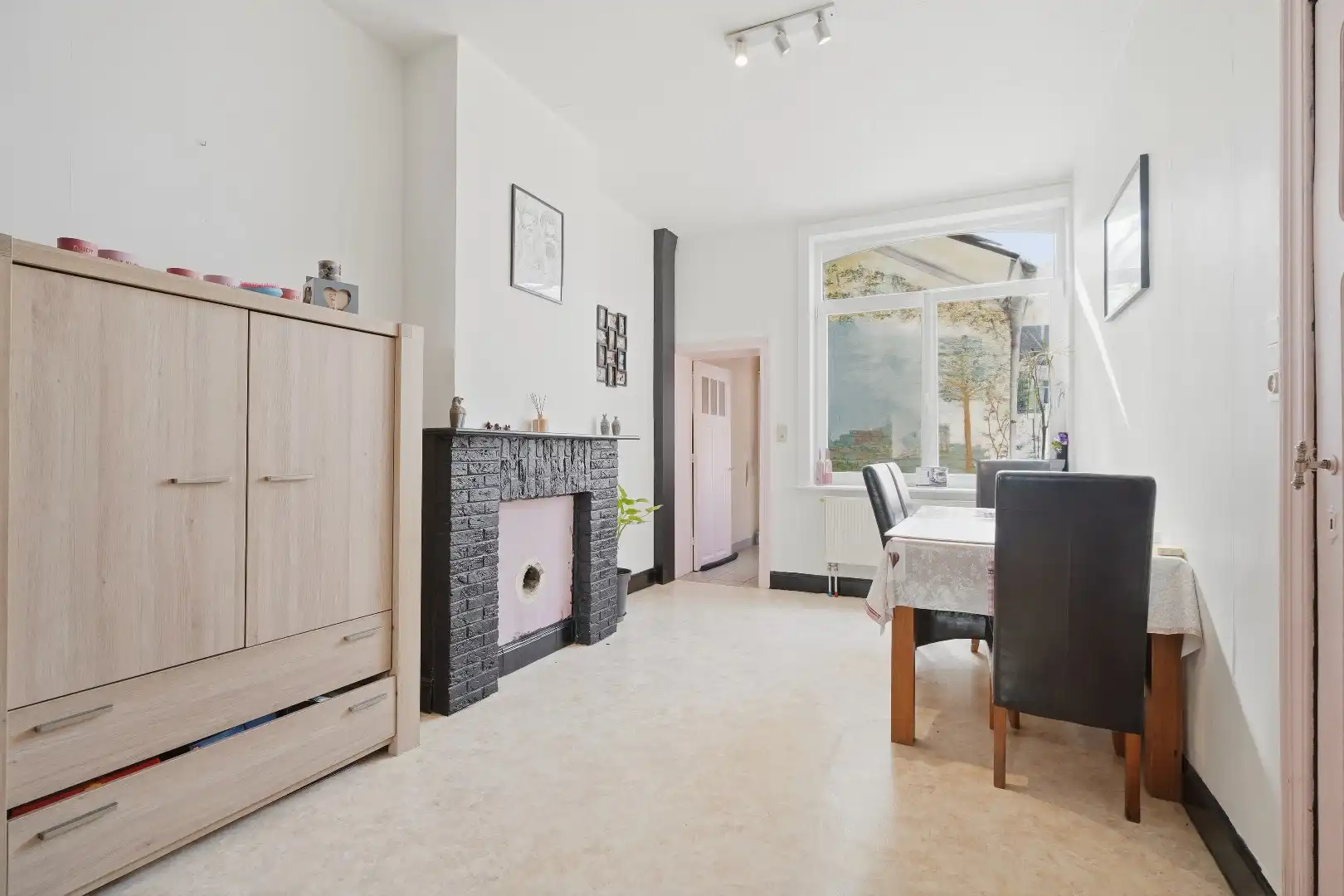 Ruime rijwoning met zongerichte tuin in Nieuwpoort-Stad.  foto 5