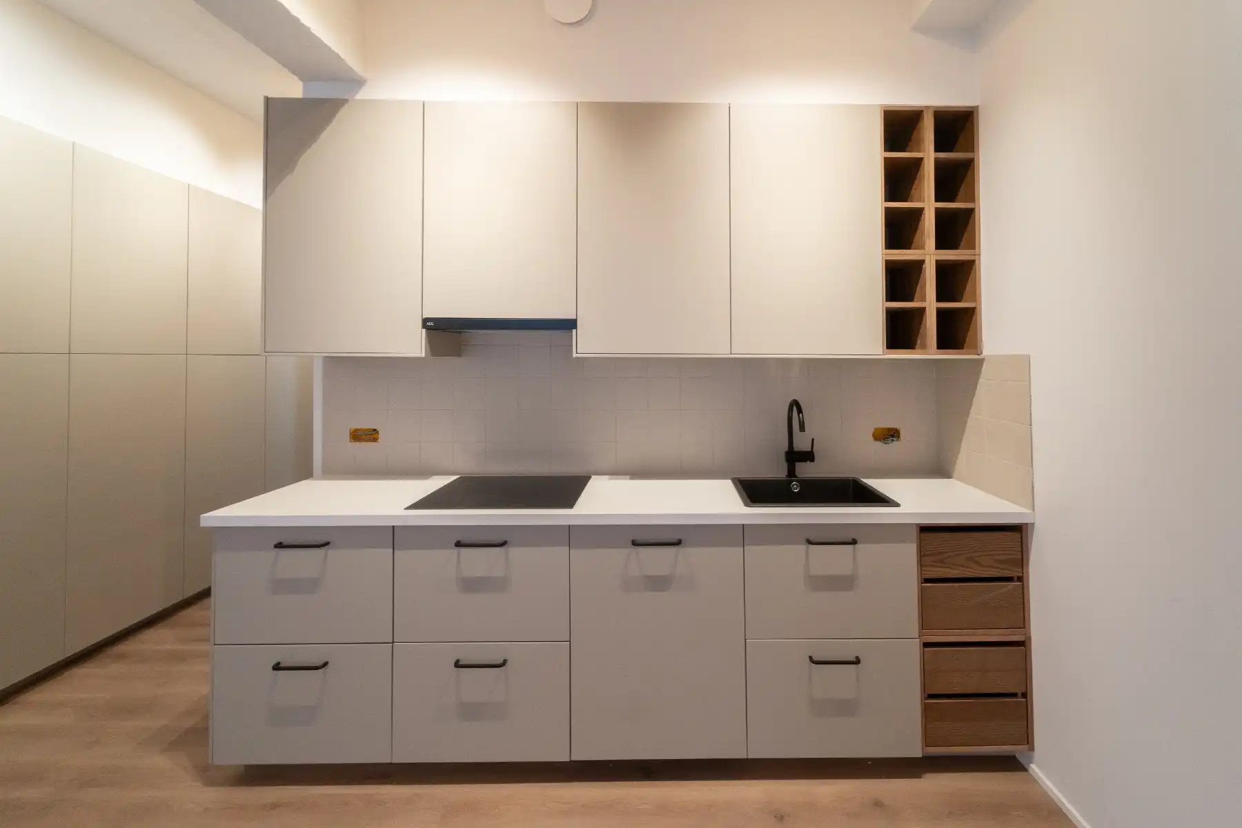 Mooi gerenoveerde studio met buitenruimte foto 6