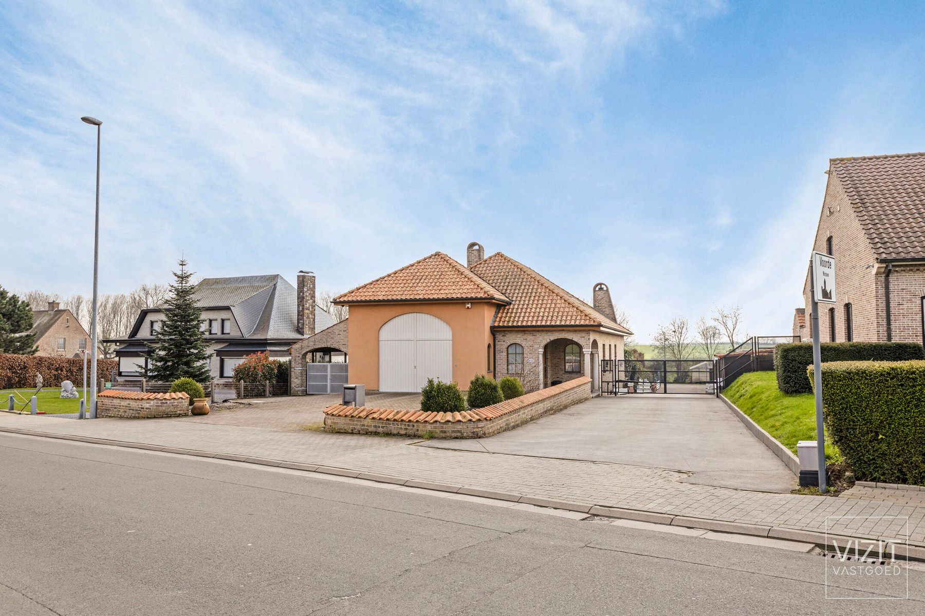 Luxueuze villa gelegen te Voorde met achtergelegen magazijn foto 4