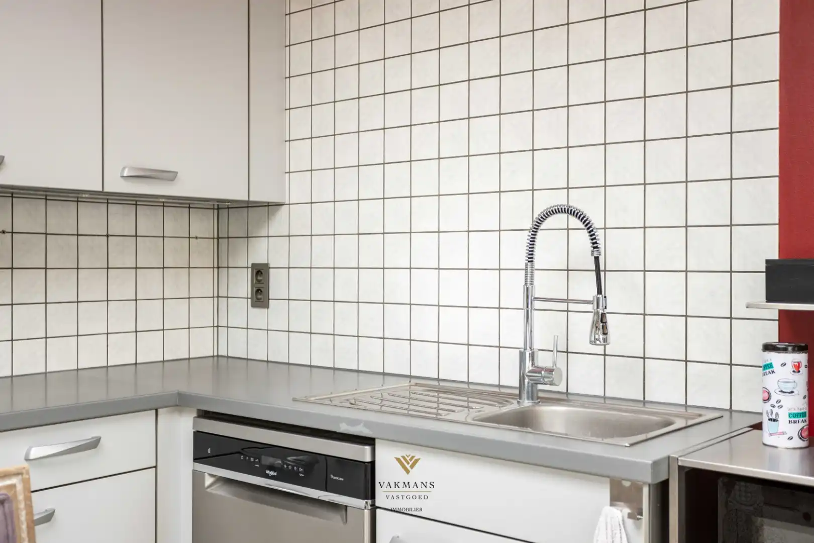 Te renoveren woning op den buiten met veel ruimte en tuin foto 19