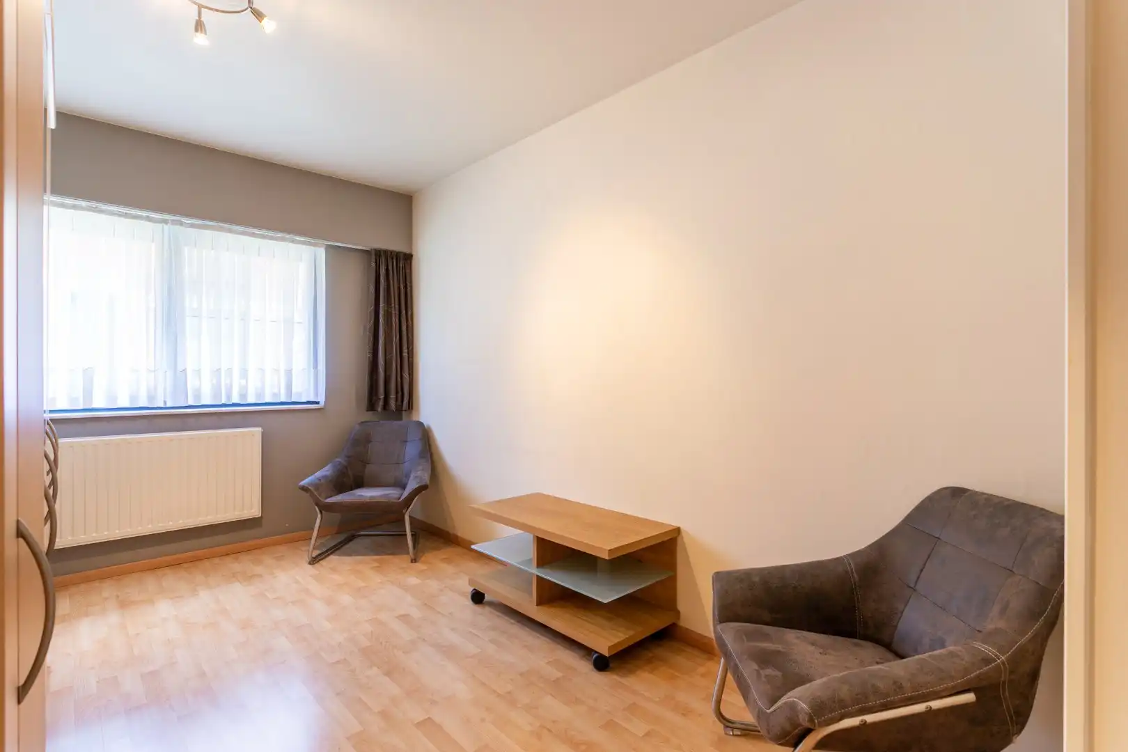 App met 2 slpk, tuin, kelder en staanplaats foto 13