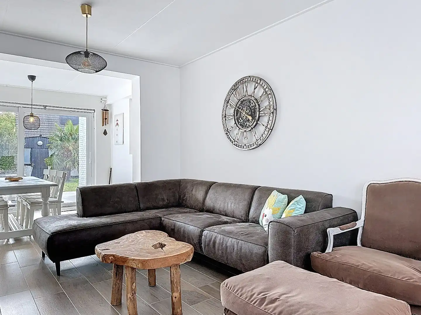 Ruime hoekwoning nabij centrum foto 7