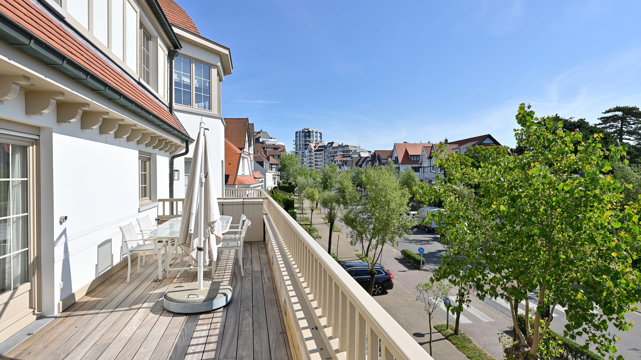 Prachtig HOEKAPPARTEMENT in een elegante villaresidentie... foto 4