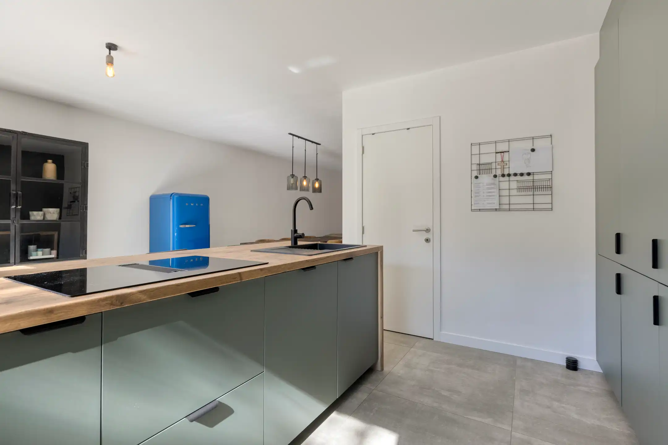 Trendy en lichtrijke woning met VEEL potentiëel foto 5