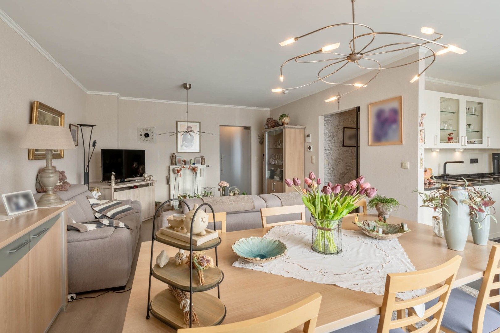 Comfortabel investeringsappartement met 2 slaapkamers en garage, in dorpskern foto 5