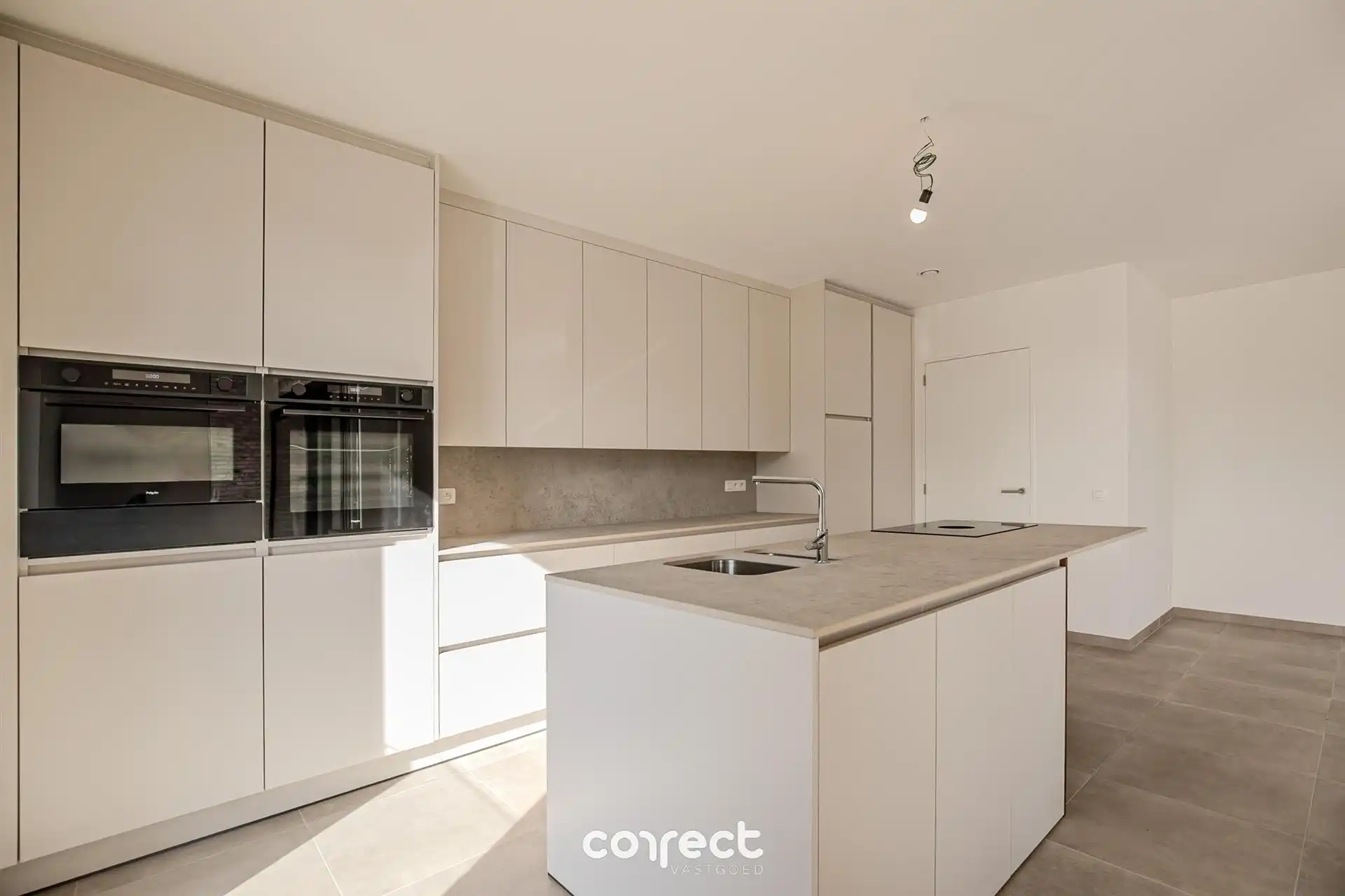 Volledig afgewerkt nieuwbouwappartement in centrum Zedelgem foto 3