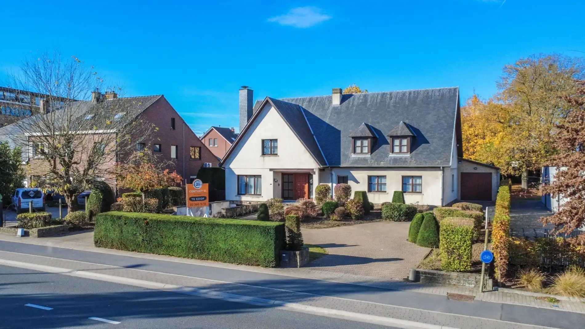 RUIME VILLA MET 6 SLAAPKAMERS OP PERCEEL 20ARE! foto {{pictureIndex}}