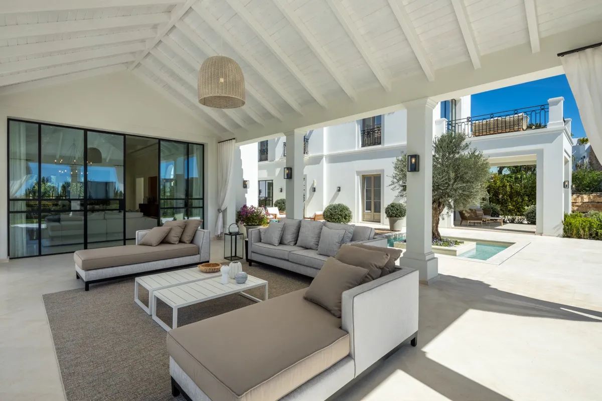 Franse Provence ontmoet moderne luxe: adembenemende villa te koop in het hart van Marbella's Golf Valley foto 3