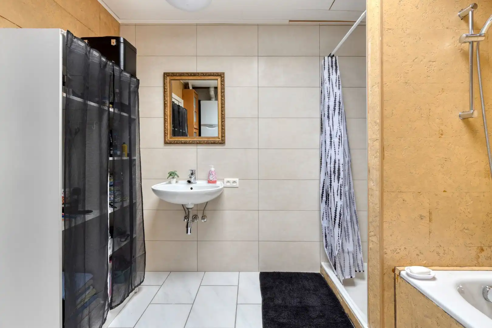 Verzorgde woning met diepe tuin, carport én uitweg! foto 11