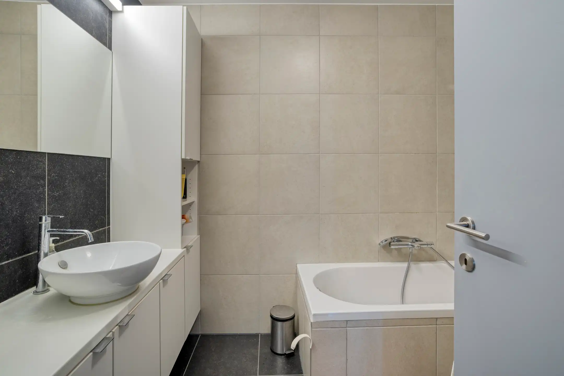 Recent 2 slaapkamer appartement met 3 terrassen in Wezemaal foto 12