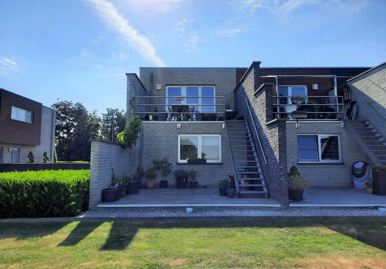 MODERNE LOFTWONING MET TERRAS EN 2 AUTOSTAANPLAATSEN foto 9