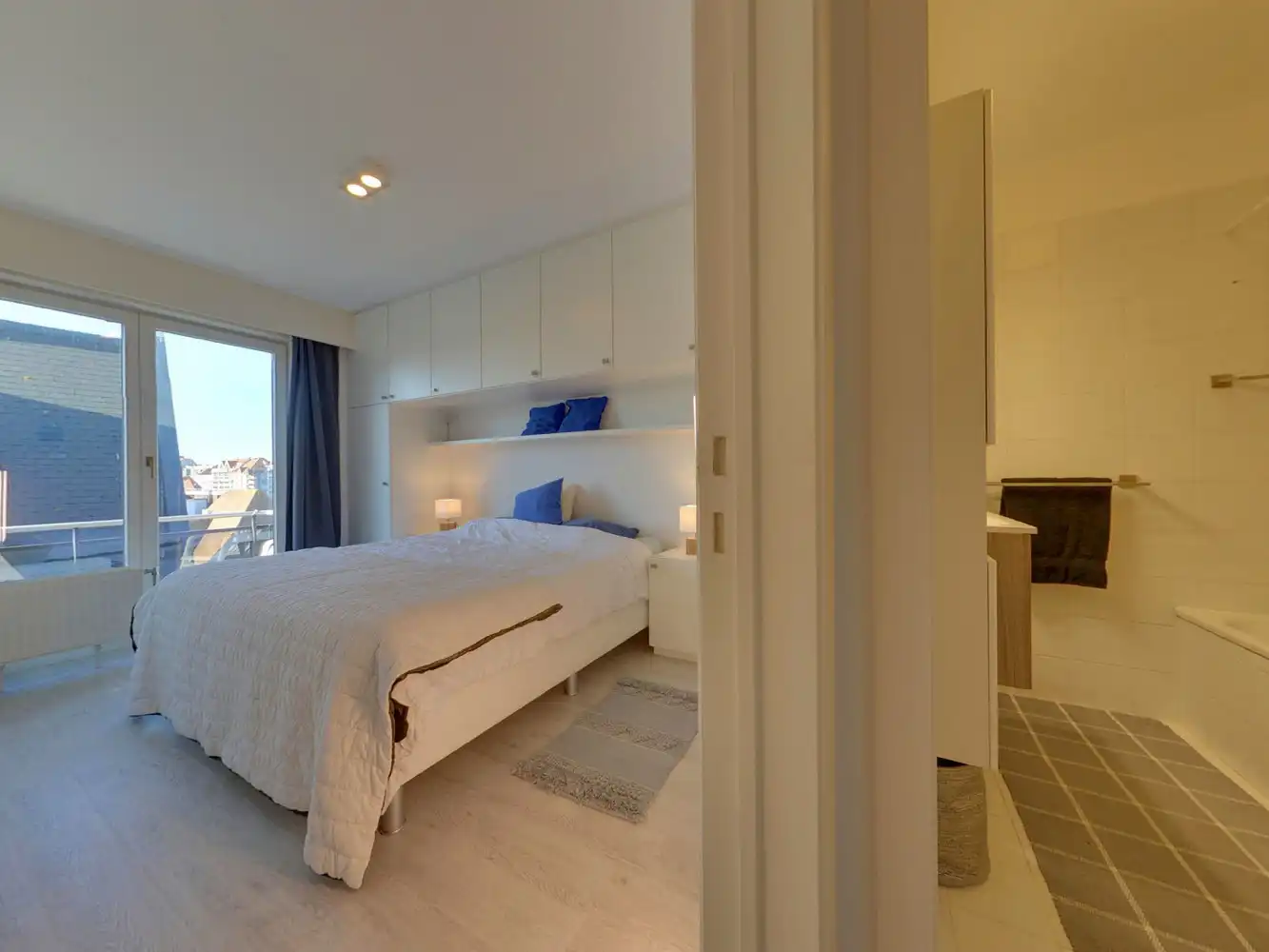 Lichtrijk en gemeubeld 2-slaapkamer appartement in Duinbergen foto 10