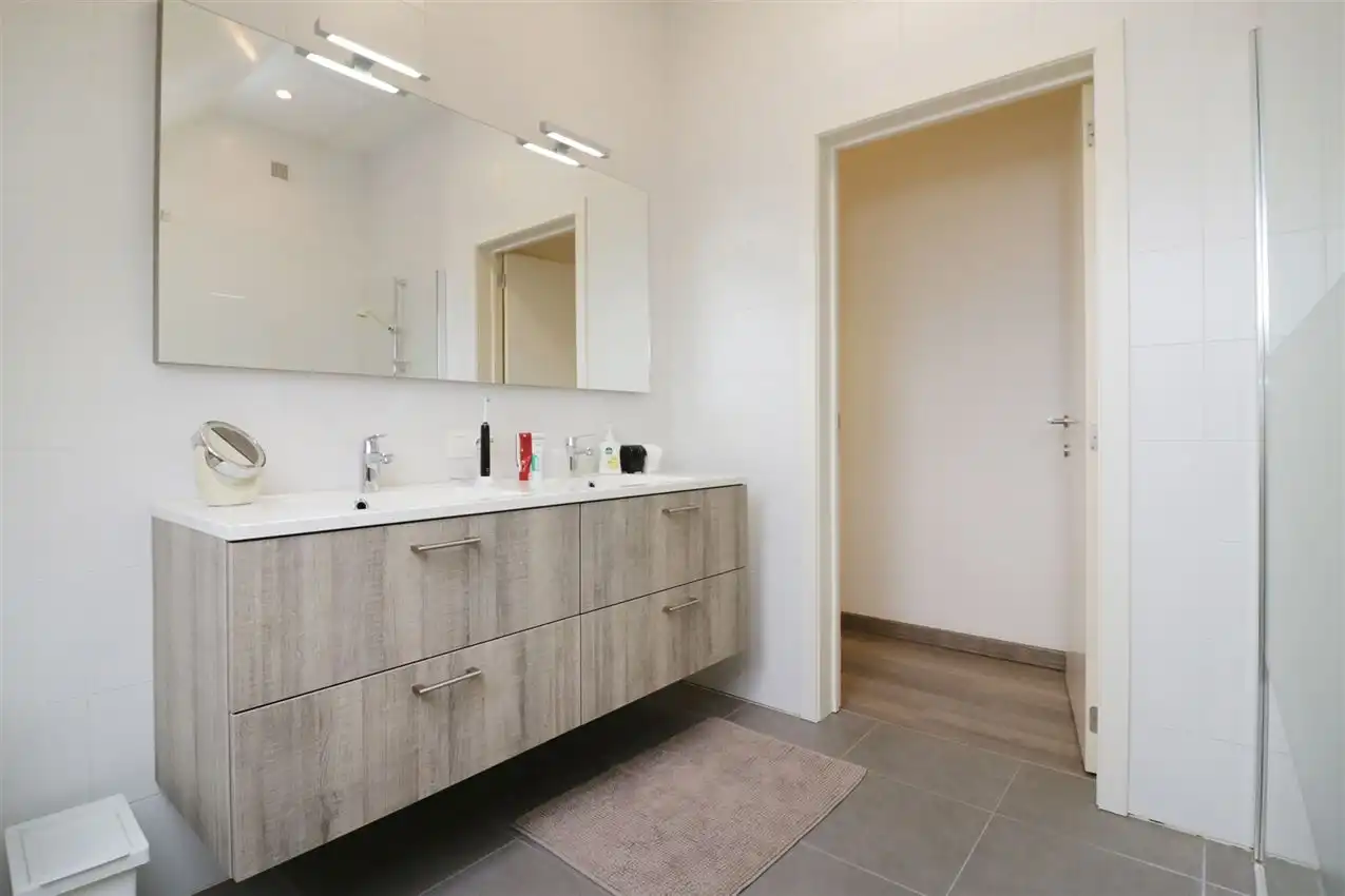 Zonnige penthouse met 2 slaapkamers, mooi terras, inclusief garage  foto 22