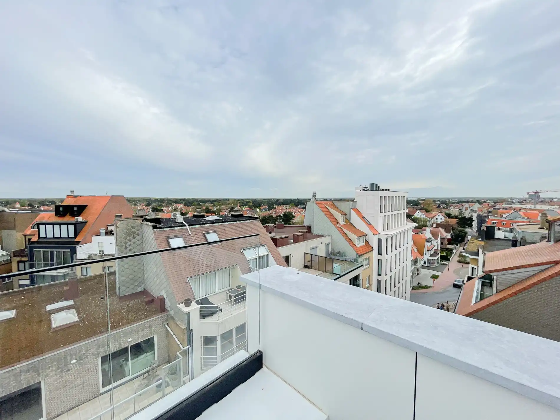 Volledig gerenoveerd dakappartement met een terras van ongeveer 45 m². foto 15