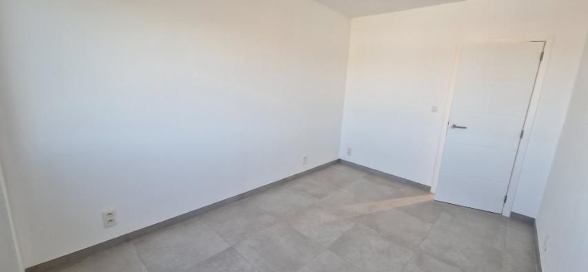 Volledig vernieuwd APPARTEMENT op de 4de verdieping met 2 slaapkamers, ondergrondse kelder en garage in het hoofdgebouw foto 27
