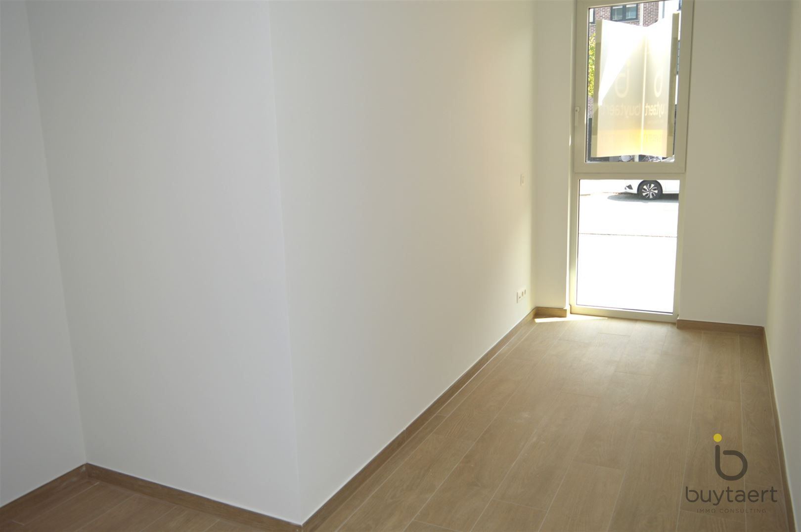 Gelijkvloers nieuwbouw appartement met twee slaapkamers. foto 11