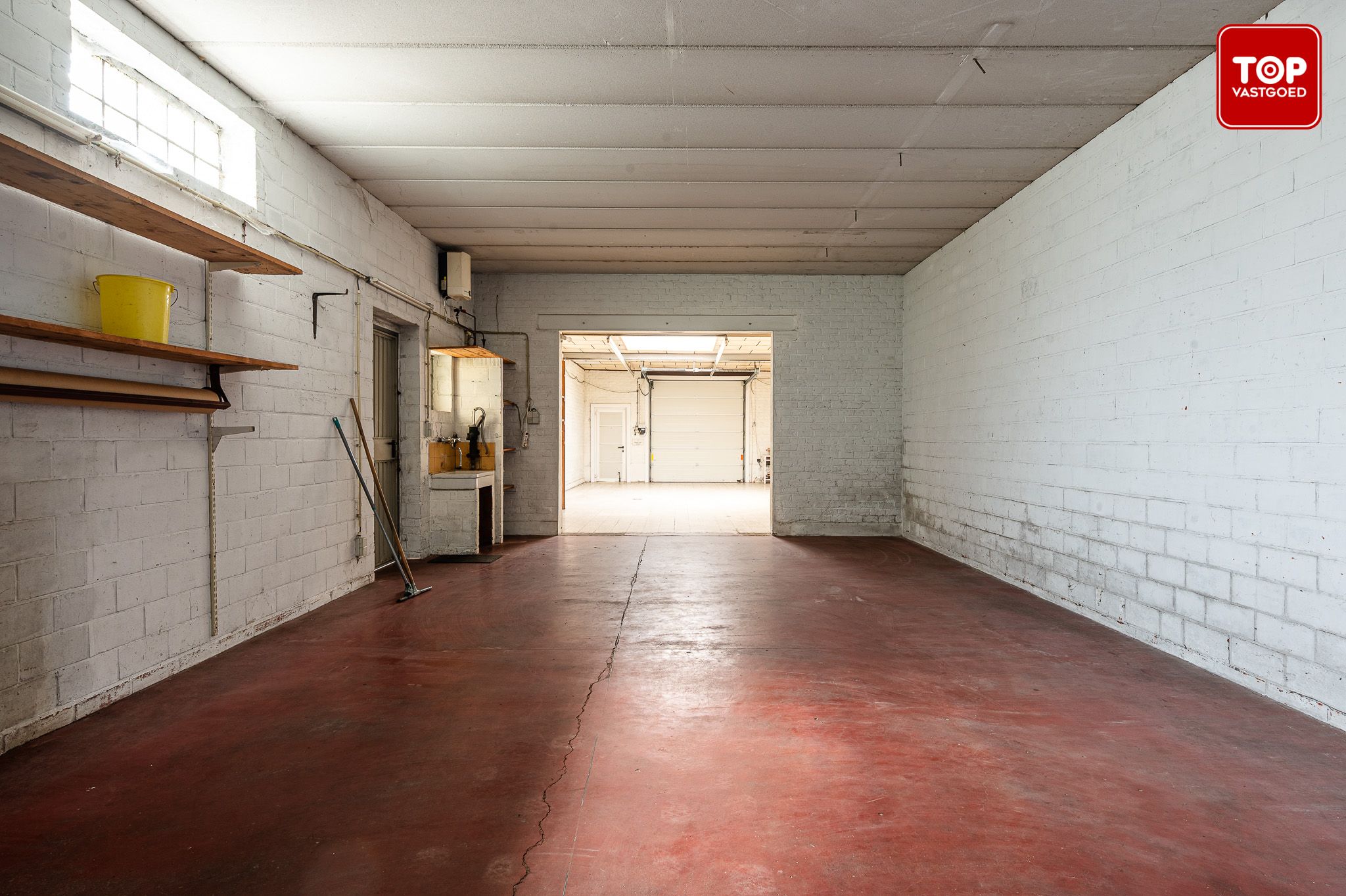 Ruime karaktervilla met magazijn op riant Perceel van 2200M².  foto 26