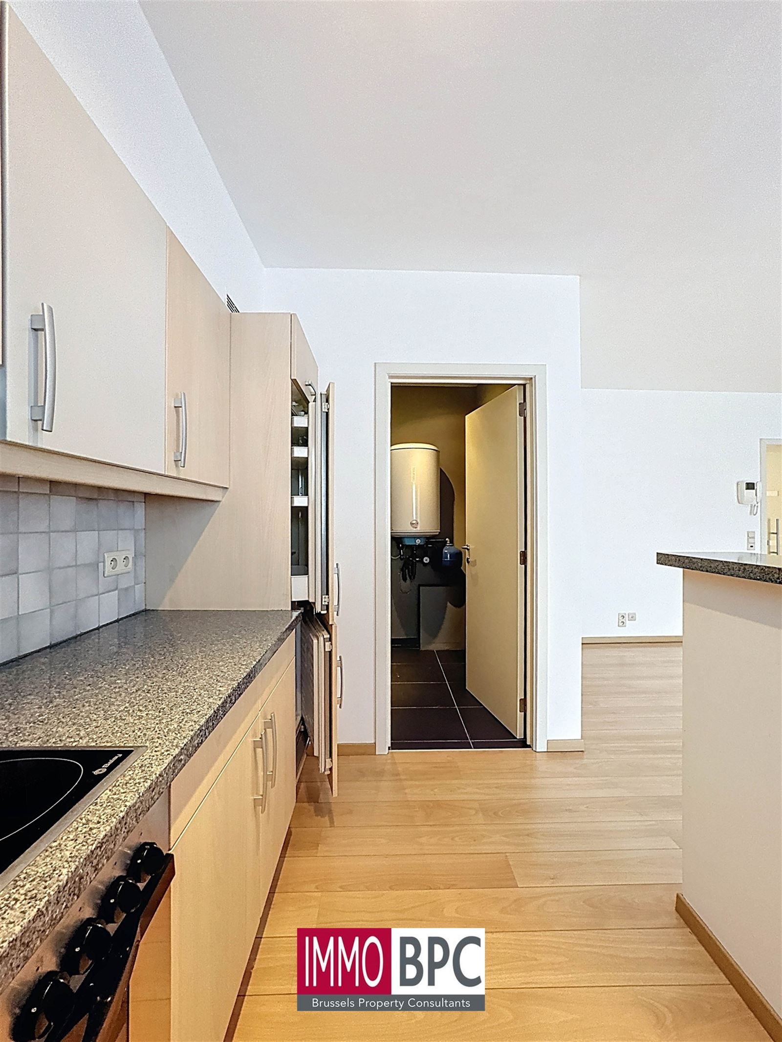 MODERN APPARTEMENT IN HARTJE JETTE – TOPLIGGING NABIJ PLACE MIRROR foto 7