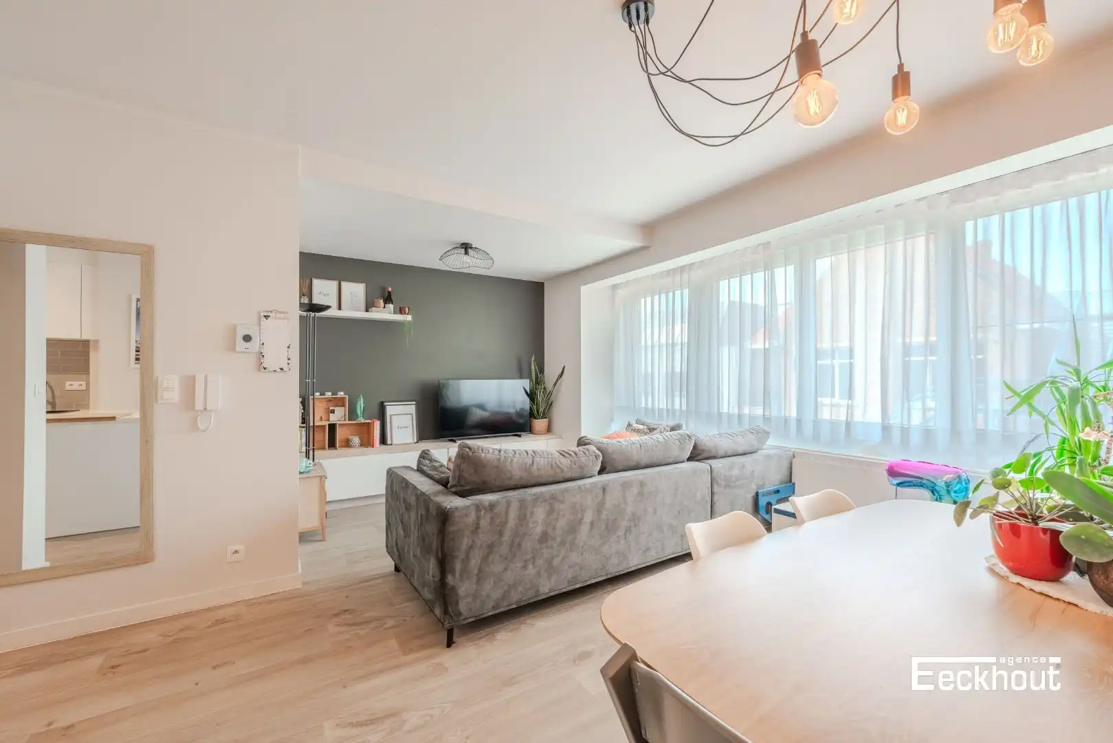 Stijlvol en instapklaar appartement op enkele passen van het strand! foto {{pictureIndex}}