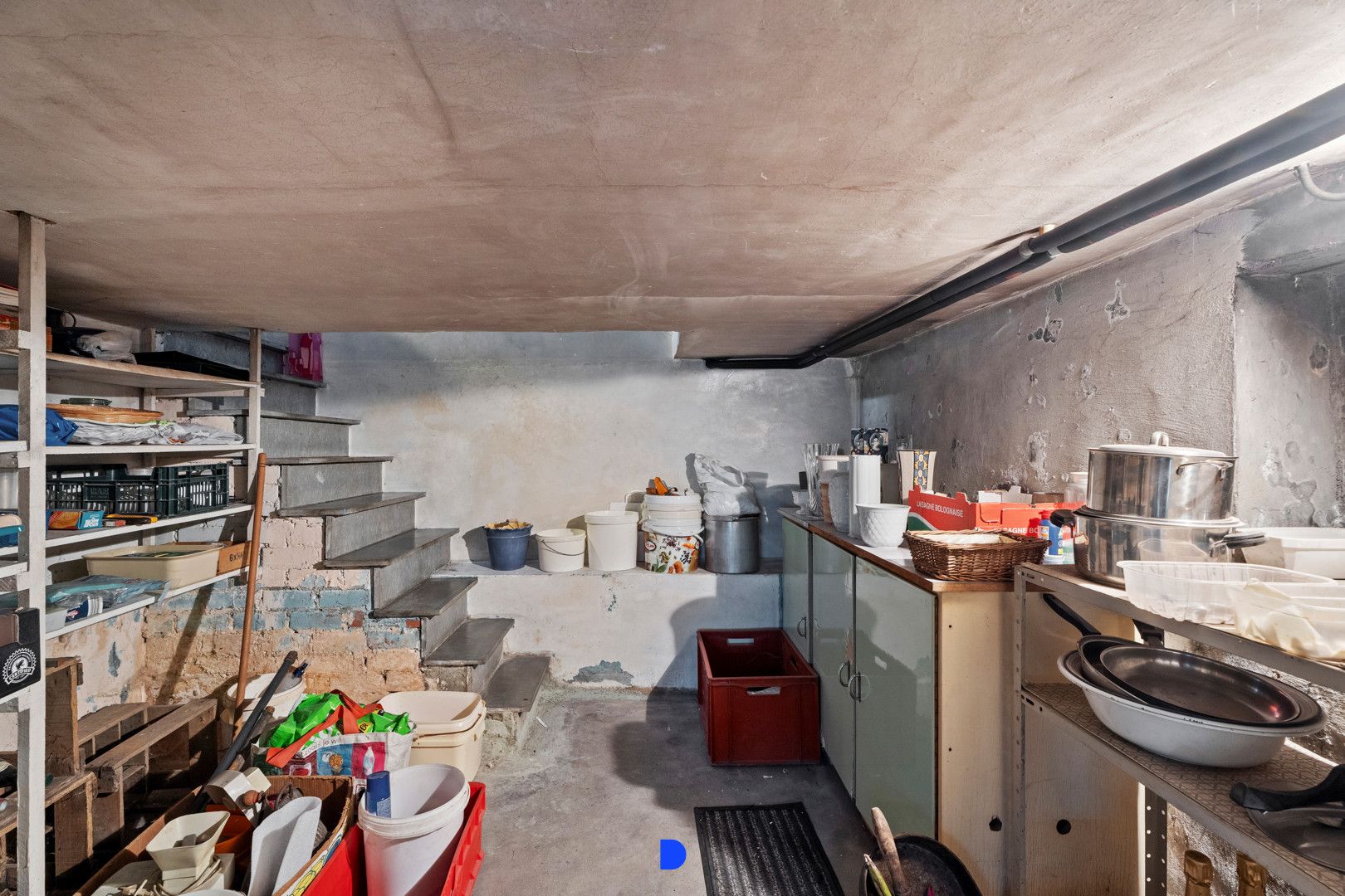 Half open woning met stalling/loods. foto 20