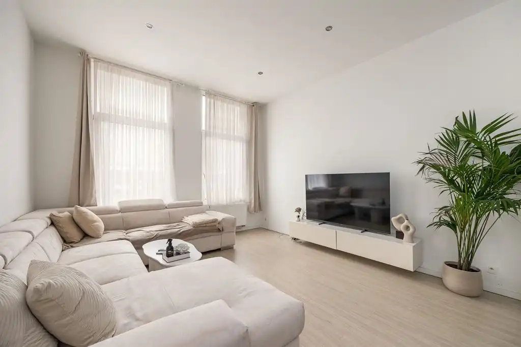 Instapklaar gelijkvloers appartement met stadskoer foto 3