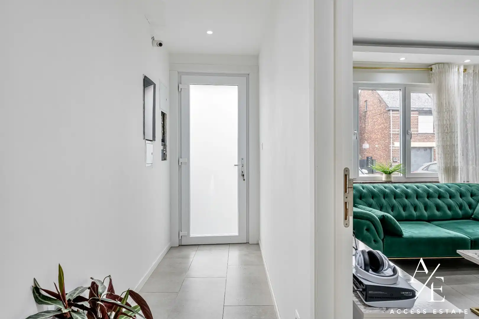WICHELEN - Ruime vernieuwde woning met 4 slpk, 2 badk! foto 3