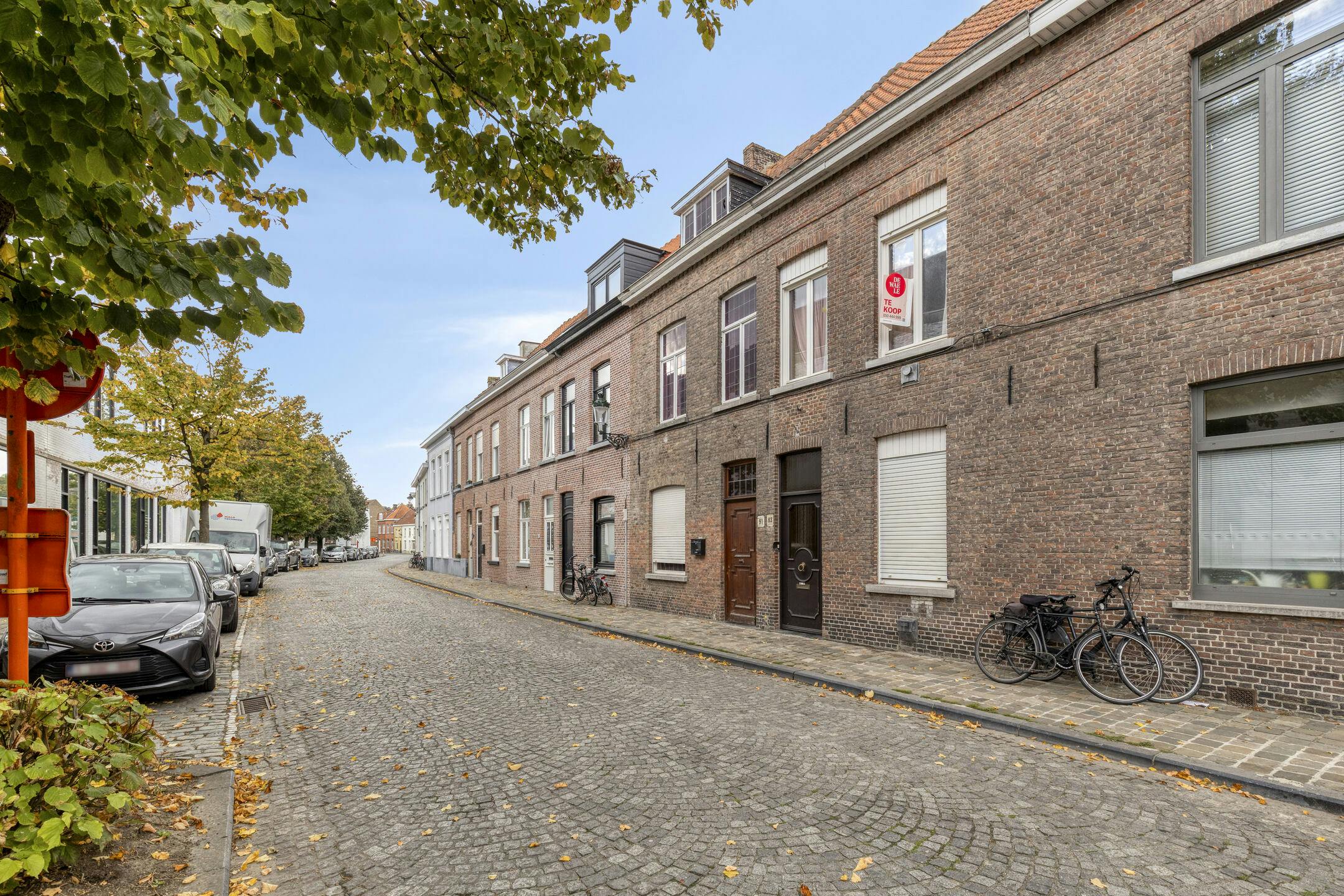 Rijwoning met 3 slaapkamers en terras te koop in centrum Brugge foto 6