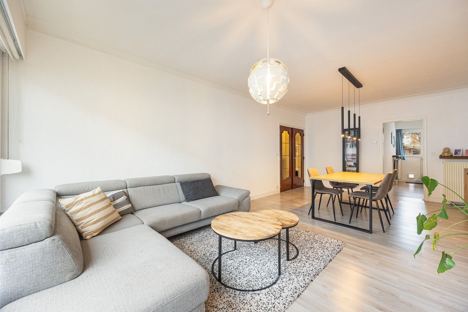 Sfeervol gelijkvloers appartement met zonnige westgerichte tuin in hartje Deurne foto 2