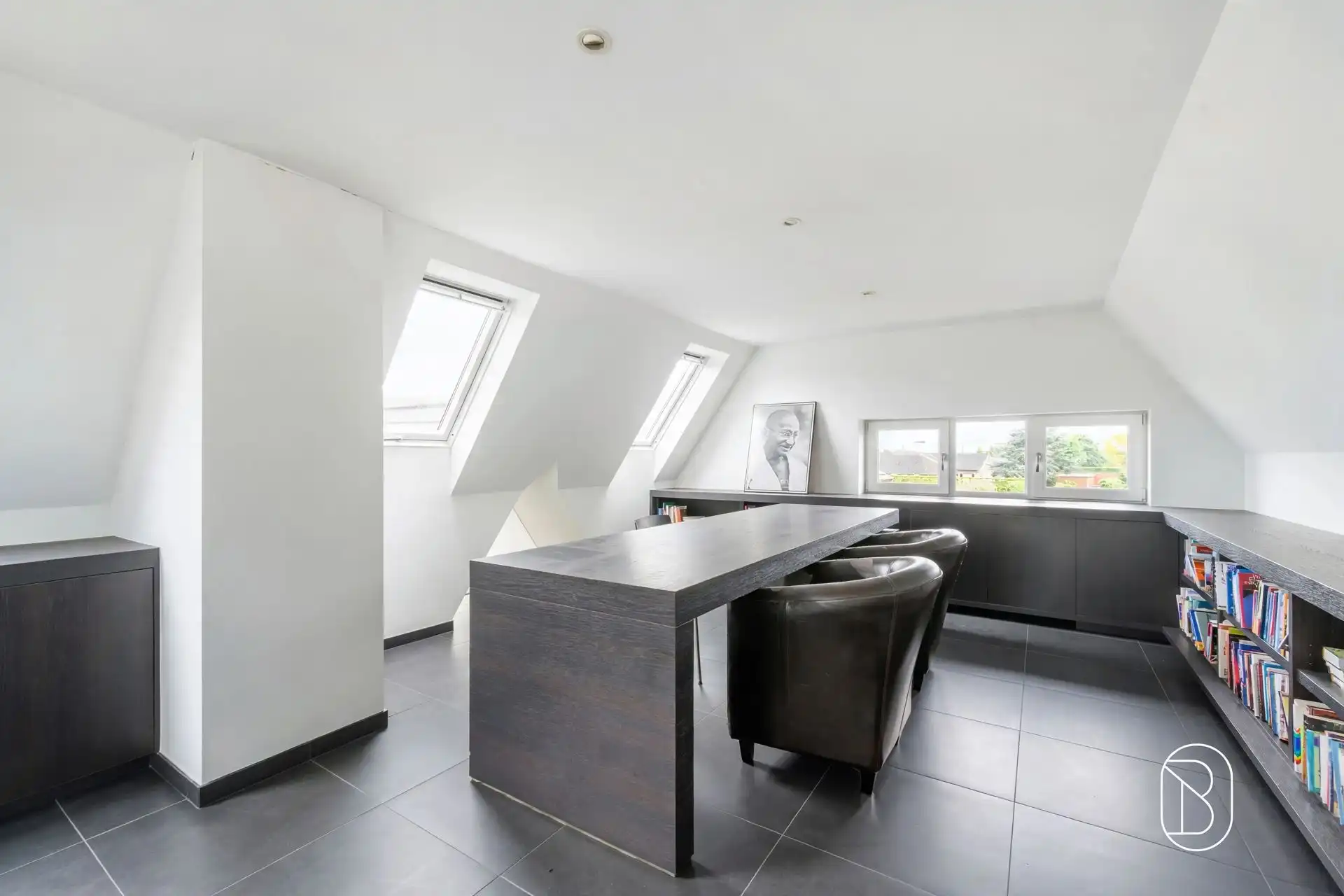 Commercieel gelegen kantoor/praktijk + woonst met atelier foto 25
