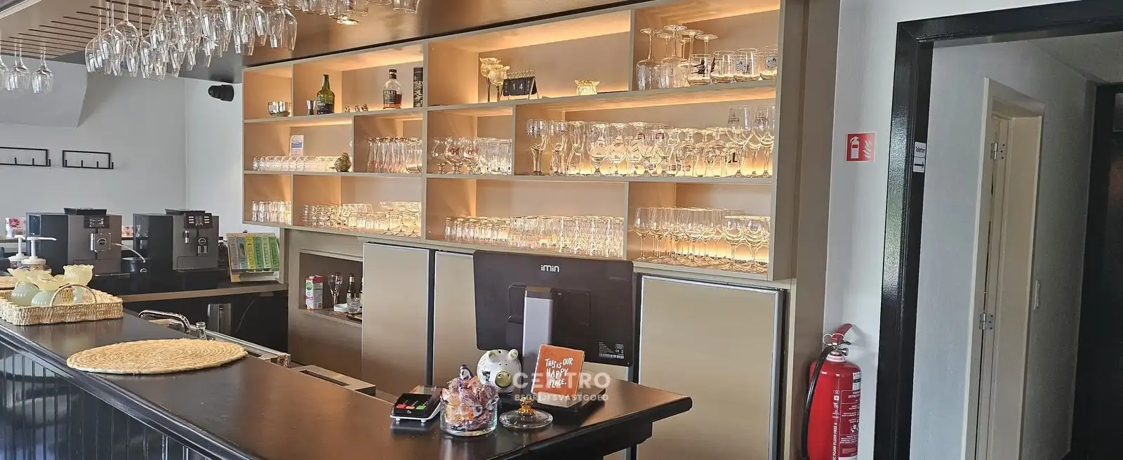 Instapklare HORECA-ZAAK met WOONST (3 slpkms) te huur in Oudenburg. Op hoekligging! foto 12