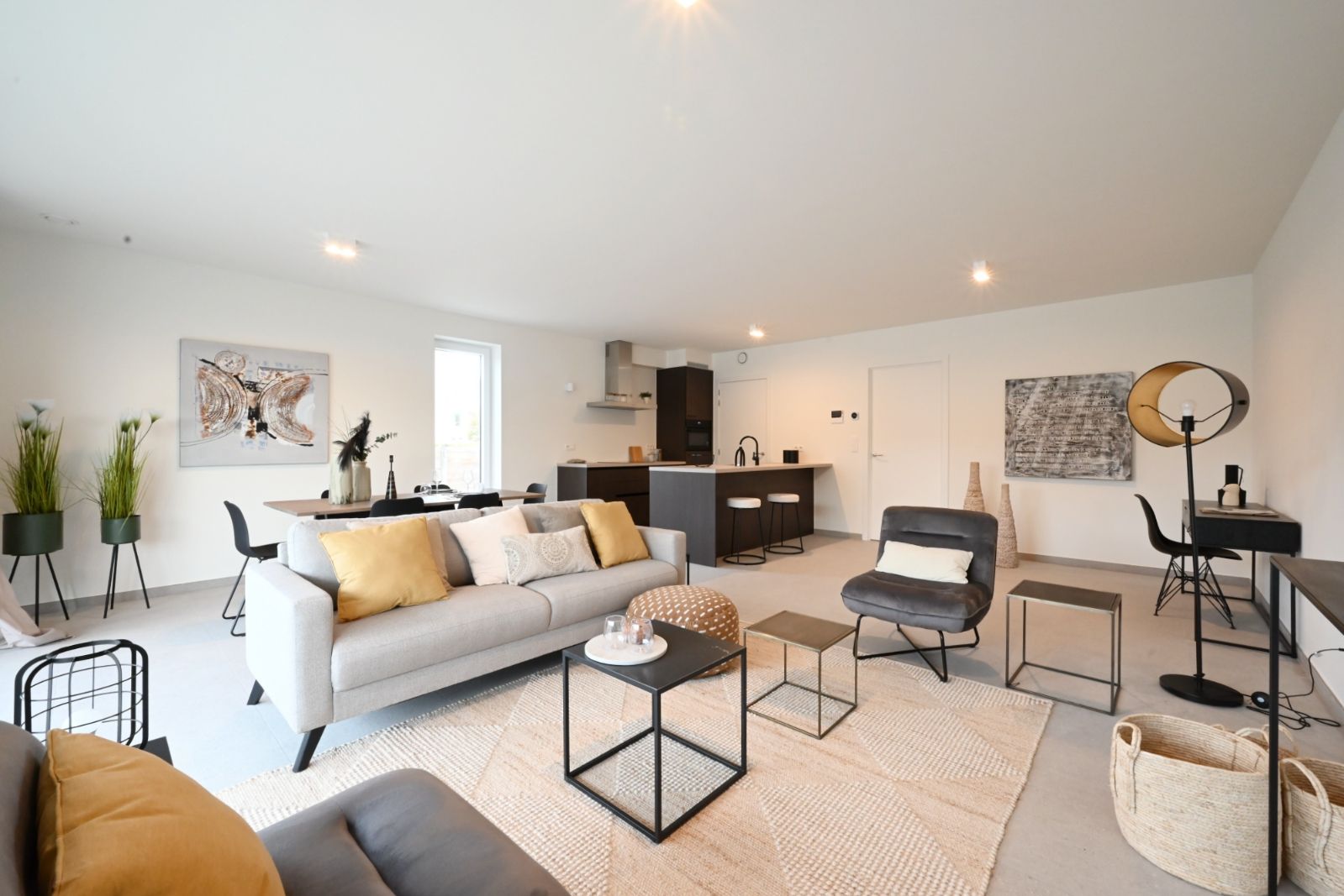 Nieuwbouwappartement met rijk beplante tuinzone en parktuin! foto {{pictureIndex}}