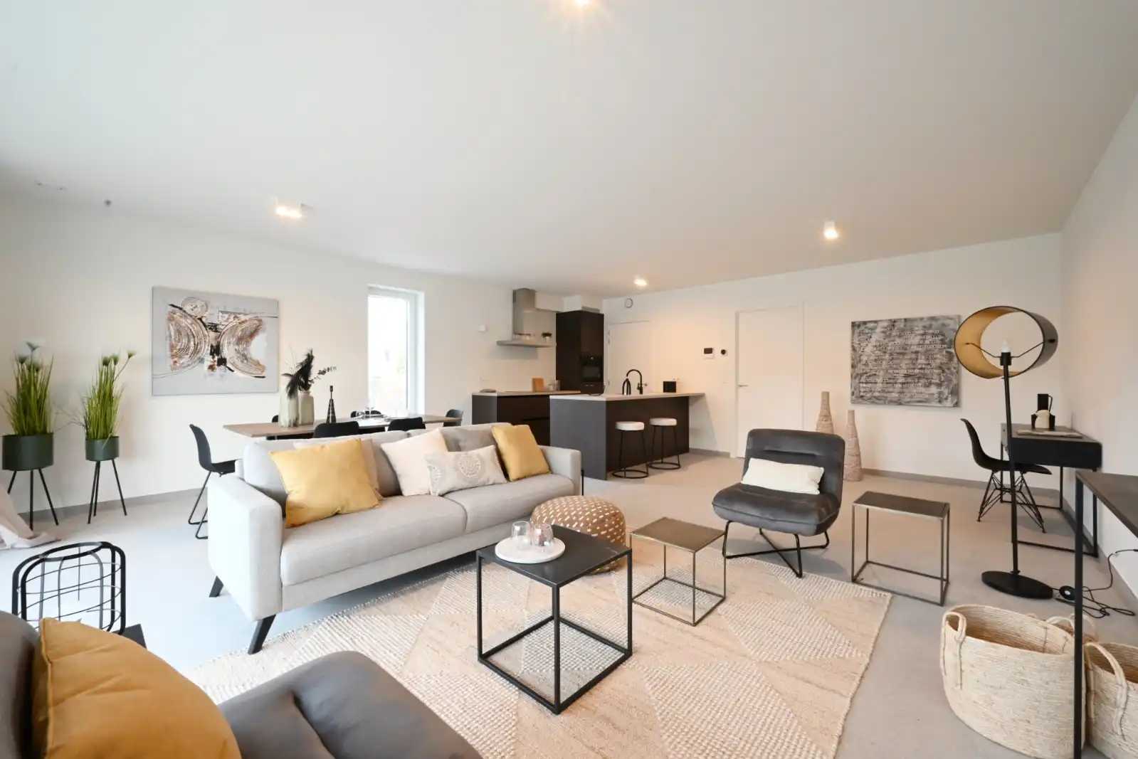 Nieuwbouwappartement met rijk beplante tuinzone en parktuin! foto {{pictureIndex}}