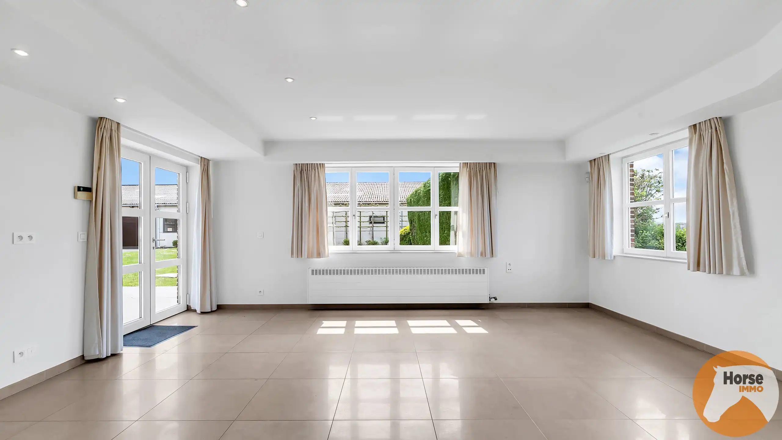 MEISE  – Landelijke woning met 3 loodsen op prachtig perceel foto 7