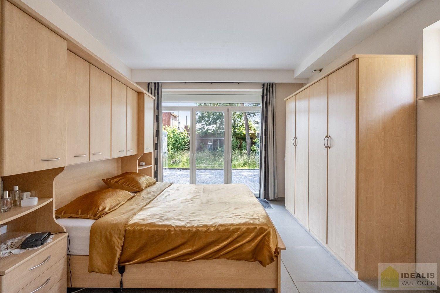 ZEER RUIM OPGEZETTE (360m²!) EN KNAP AFGEWERKTE EENGEZINSWONING OP RUSTIGE LOCATIE MET MAAR LIEFST 8!! SLAAPKAMERS foto 20