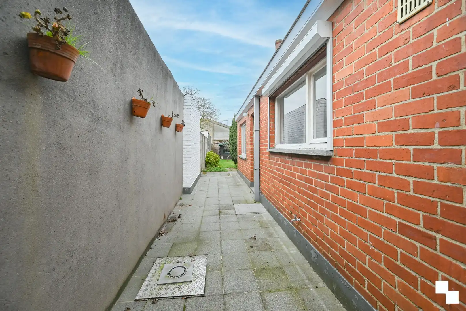 Centraal gelegen woonst met drie slaapkamers te Izegem foto 14
