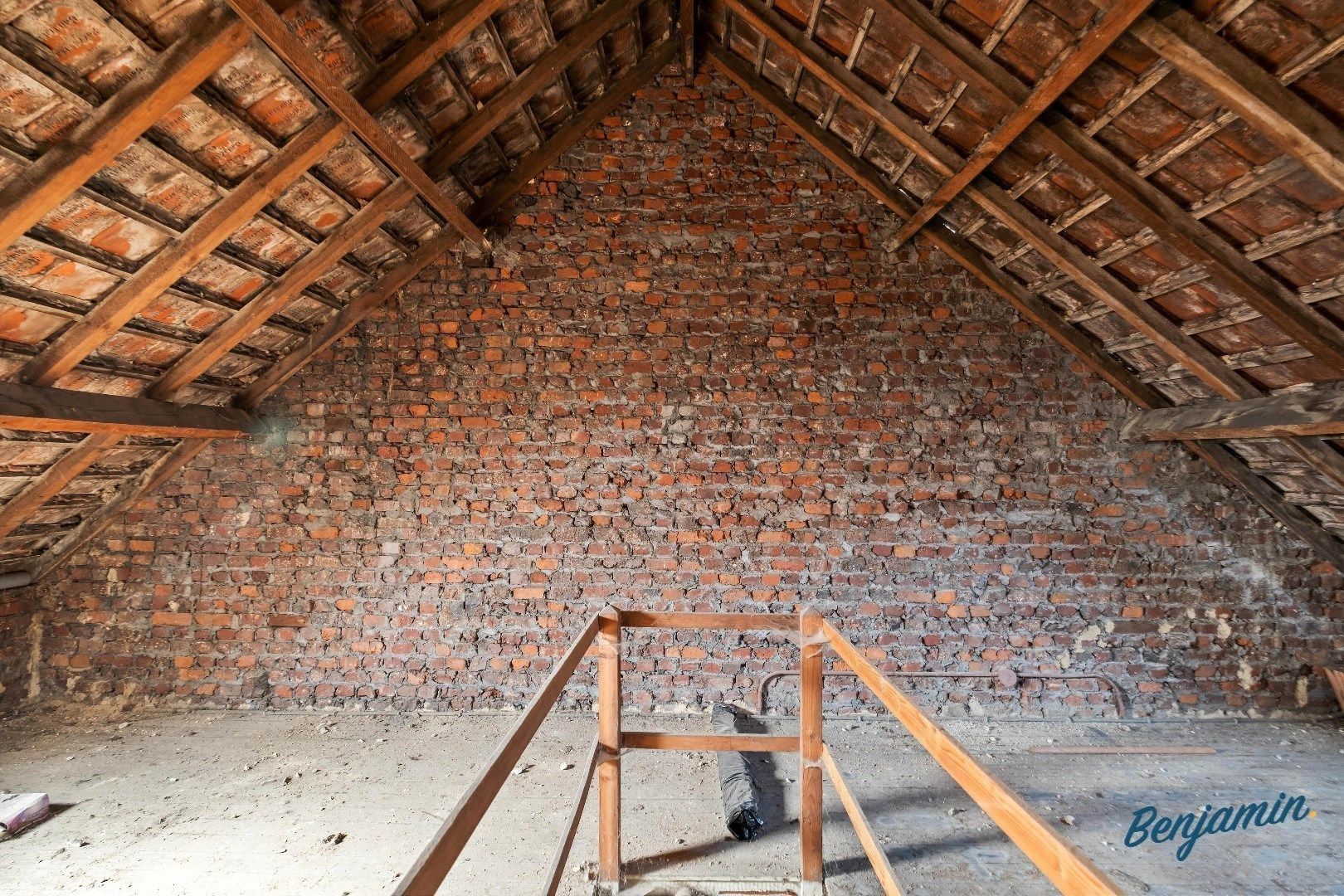 Lichtrijke rijwoning met twee slaapkamers, koertje en ruime zolder te Menen foto 12